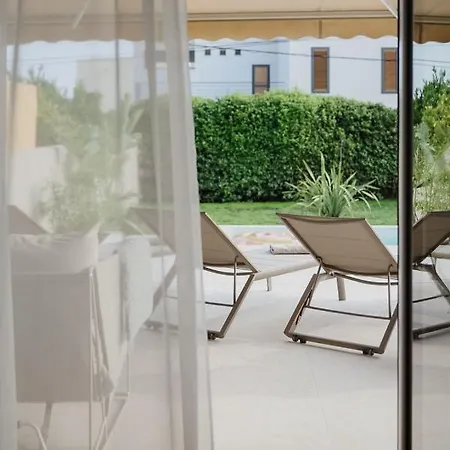 Botanica - Elegant Family House With Beautiful Pool And Garden Near The Sea Kastela