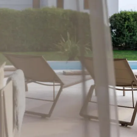 Botanica - Elegant Family House With Beautiful Pool And Garden Near The Sea