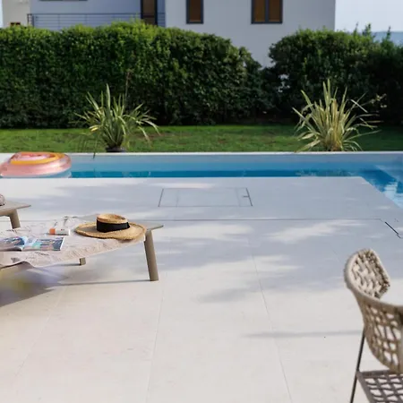 Botanica - Elegant Family House With Beautiful Pool And Garden Near The Sea