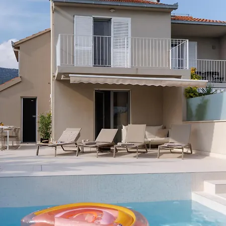 Botanica - Elegant Family House With Beautiful Pool And Garden Near The Sea * Kastela