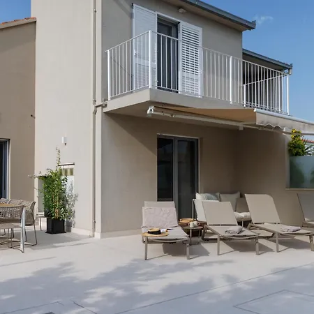 Botanica - Elegant Family House With Beautiful Pool And Garden Near The Sea *