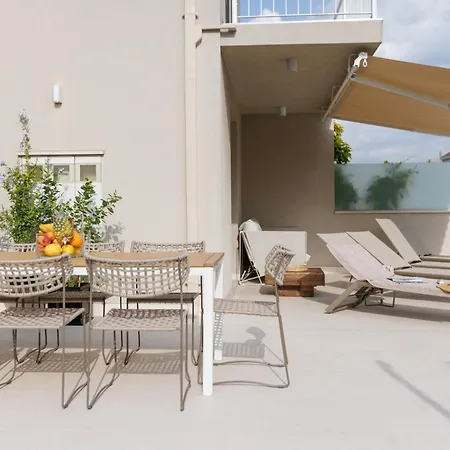 Villa Botanica - Elegant Family House With Beautiful Pool And Garden Near The Sea