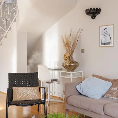Villa Botanica - Elegant Family House With Beautiful Pool And Garden Near The Sea