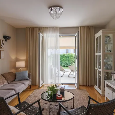 Botanica - Elegant Family House With Beautiful Pool And Garden Near The Sea Villa Kastela