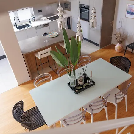 Botanica - Elegant Family House With Beautiful Pool And Garden Near The Sea Kastela
