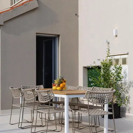 Villa Botanica - Elegant Family House With Beautiful Pool And Garden Near The Sea Kastela