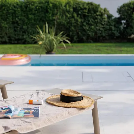 Botanica - Elegant Family House With Beautiful Pool And Garden Near The Sea Villa Kastela