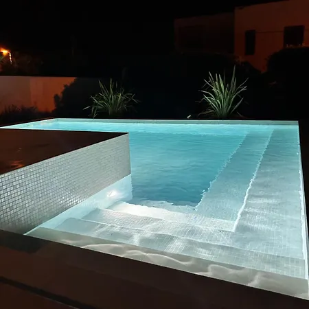 Villa Botanica - Elegant Family House With Beautiful Pool And Garden Near The Sea
